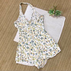 (3 for $25) Kendall & Kylie Floral Romper Size M